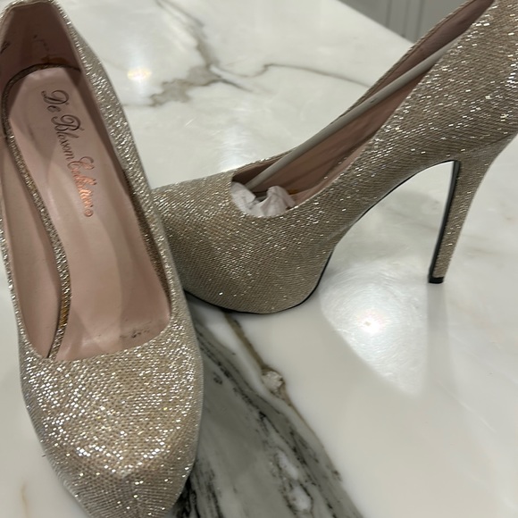 De Blossom Collection Shoes - Shimmery Gold High Heel Platform Pumps,NWT, sz 9